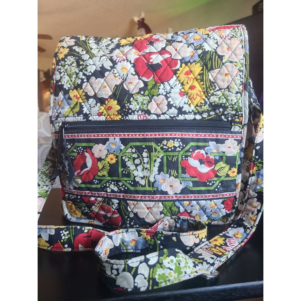 Vera Bradley Poppy Fields Lilly of the Valley Crossbody Messenger Retired